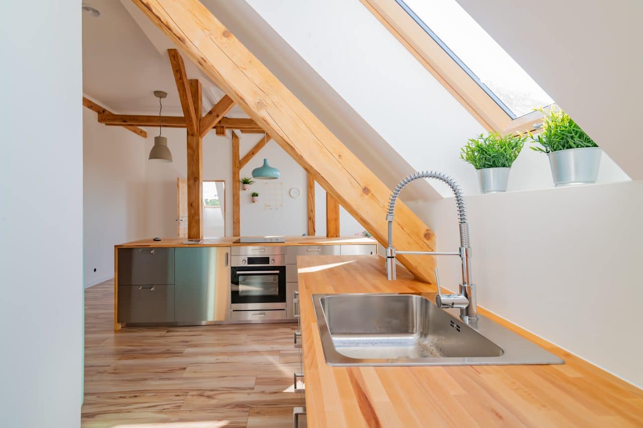 optimisez l’espace sous votre toit avec l’aménagement de combles de 40m2 : idées, conseils et astuces pour créer une pièce lumineuse et fonctionnelle, adaptée à tous vos besoins.