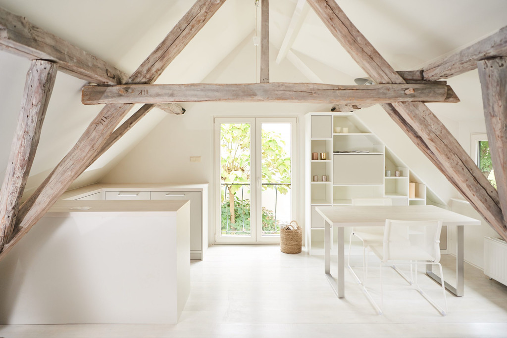 optimisez votre espace avec des idées d'aménagement pour des combles de 50m². découvrez conseils déco, agencement et solutions pratiques pour transformer vos combles en pièce de vie confortable et fonctionnelle.