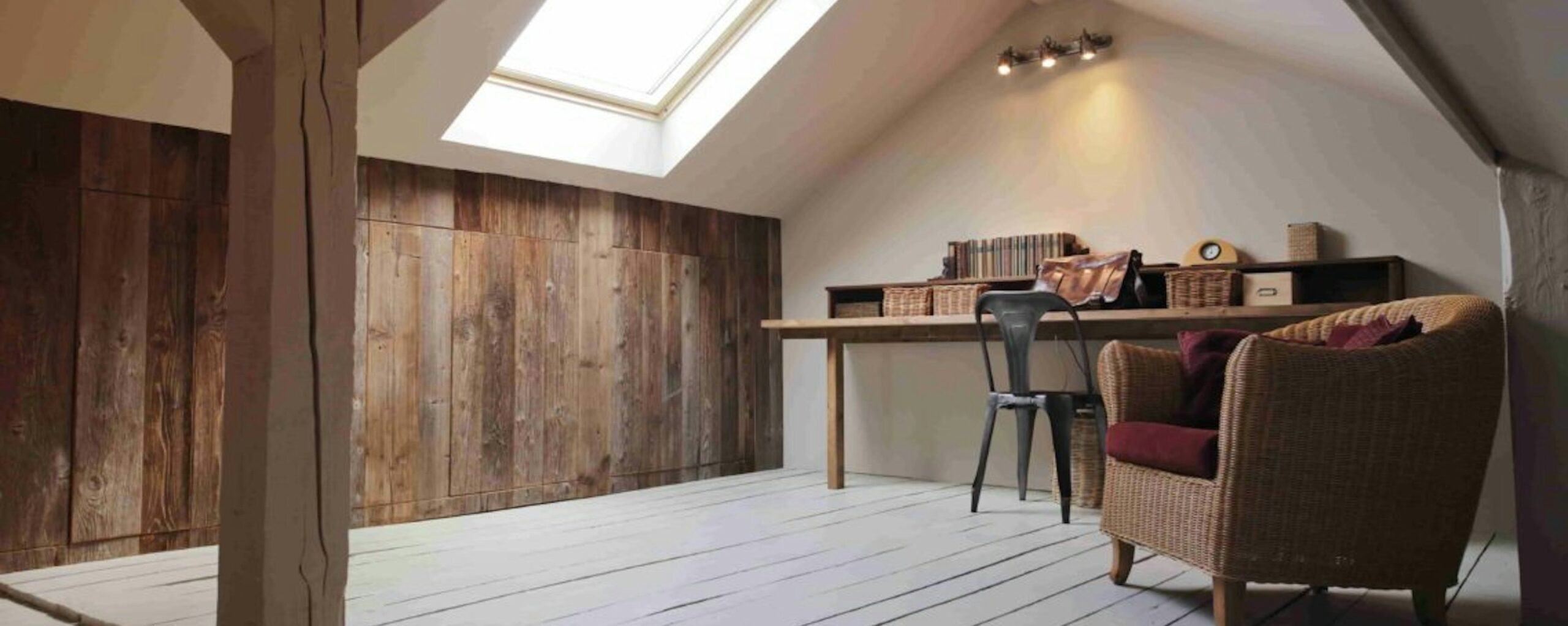 découvrez nos idées et conseils pour réussir l’aménagement de combles de 60m2 : optimisation de l’espace, isolation, astuces déco et solutions pratiques pour créer un nouvel espace de vie confortable et lumineux.