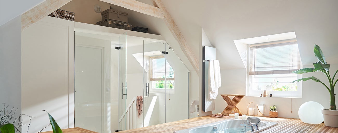 transformez vos combles de 70m2 en un espace de vie confortable et fonctionnel. découvrez nos conseils d'aménagement, idées de décoration et astuces pour optimiser la luminosité et le rangement sous les toits.