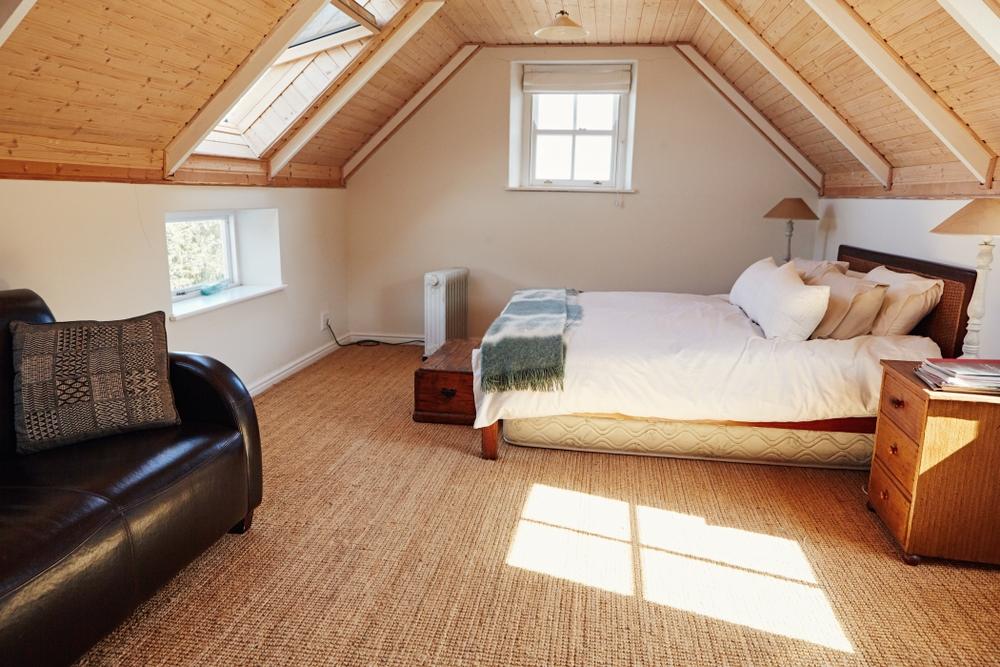 découvrez comment optimiser l'aménagement de vos combles tout en respectant votre budget. conseils, astuces et estimations de prix pour transformer vos combles en espace de vie confortable sans mauvaise surprise financière.