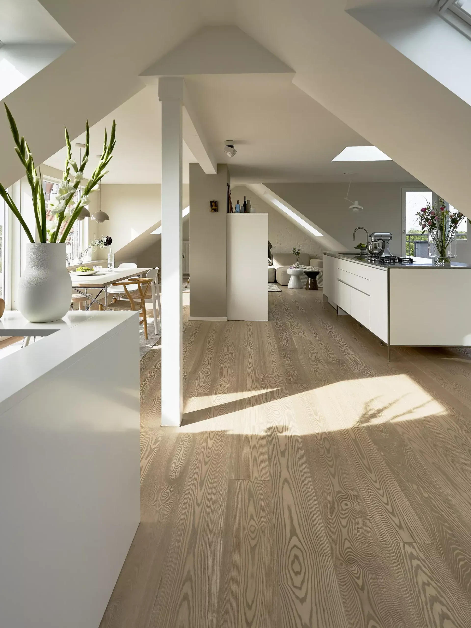 découvrez nos conseils et idées pour optimiser l'aménagement de vos combles. profitez de cet espace pour créer une pièce supplémentaire confortable et fonctionnelle. solutions, astuces et inspirations pour réussir votre projet d'aménagement de combles.