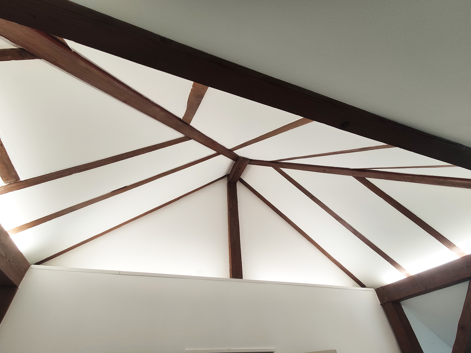 optimisez l'espace de votre maison grâce à l'aménagement de combles : conseils, idées et astuces pour transformer vos combles en pièce à vivre confortable et fonctionnelle.