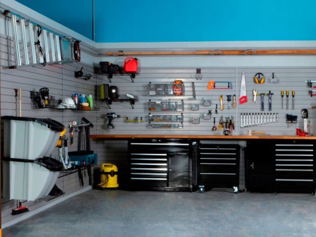 découvrez nos conseils et idées pratiques pour l’aménagement de garage : optimisez l’espace, rangez efficacement et transformez votre garage en pièce fonctionnelle ou atelier selon vos besoins.