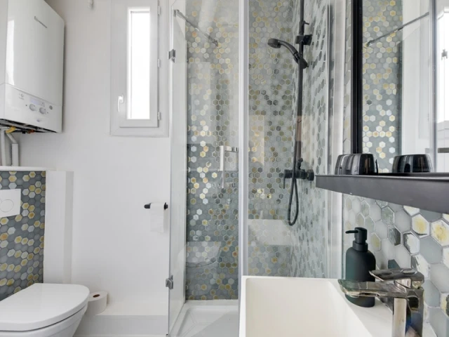 découvrez nos conseils et idées d’aménagement pour une salle de bain moderne à paris. inspiration, astuces de décoration et solutions sur-mesure pour optimiser votre espace urbain avec élégance.