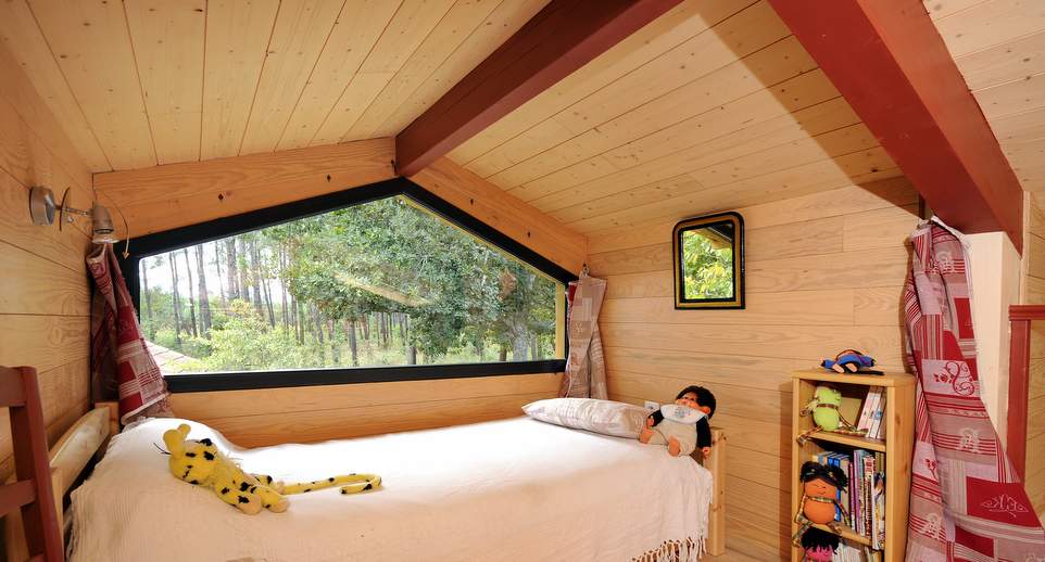 découvrez nos conseils et idées pratiques pour aménager vos combles et optimiser l’espace sous les toits. transformez votre grenier en pièce à vivre confortable grâce à des astuces déco et travaux adaptés à votre habitation.