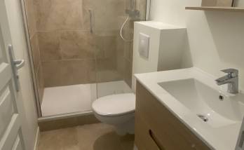 découvrez nos solutions d'assurances spécialisées pour la rénovation de salle de bain dans le 17ème arrondissement. protégez vos travaux et votre habitation en toute sérénité.