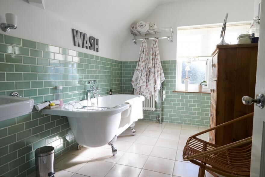 découvrez nos meilleures astuces pour rénover votre salle de bain facilement : conseils pratiques, idées déco et solutions économiques pour transformer votre espace.