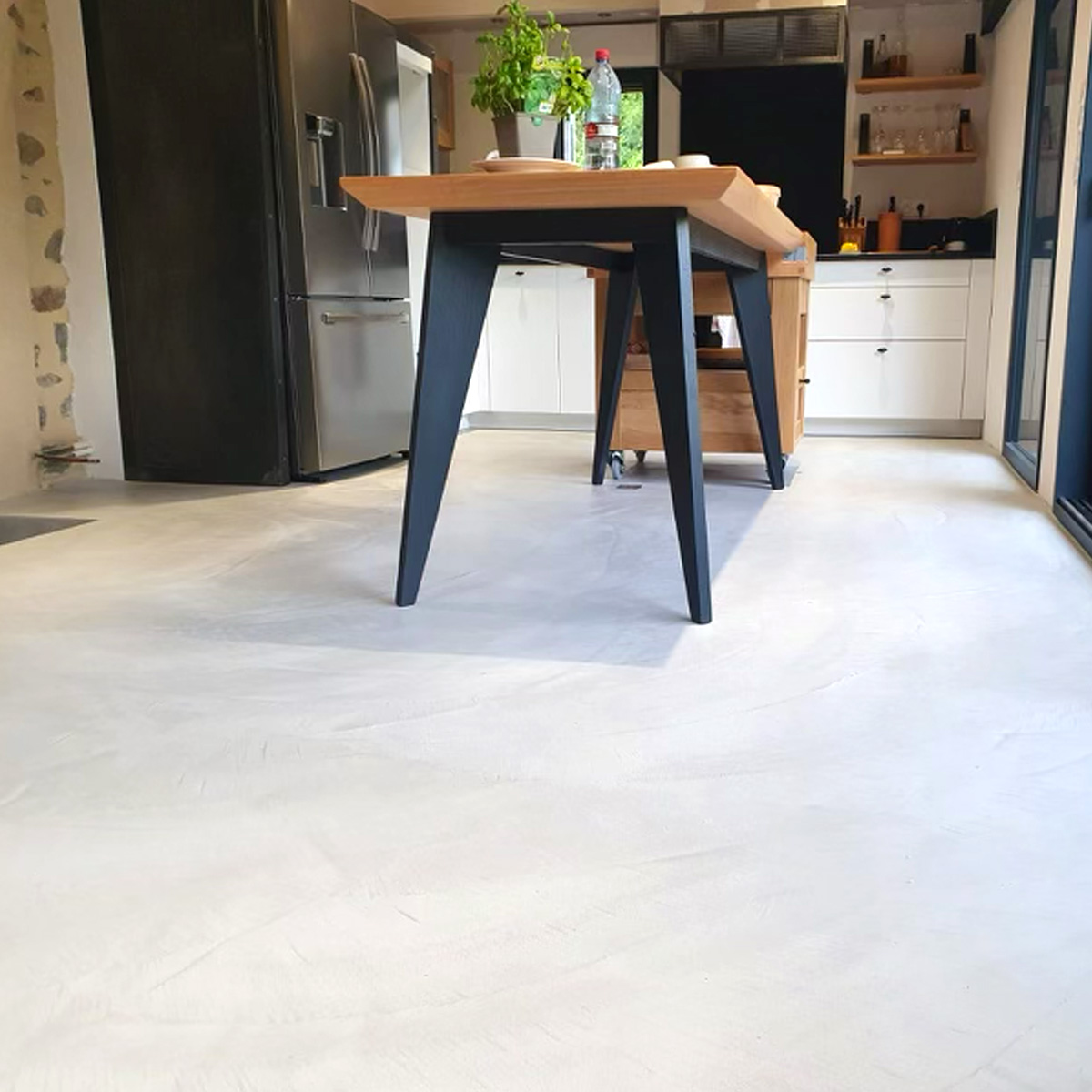 découvrez tout sur le béton ciré : ses avantages, utilisations et conseils pour une décoration moderne et élégante de vos sols, murs ou meubles. idéal pour un intérieur tendance et durable.
