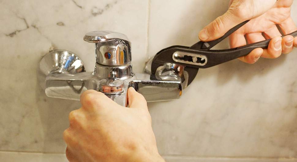 découvrez nos conseils pour bien choisir l'artisan idéal pour la rénovation ou l'aménagement de votre salle de bain. trouvez un professionnel fiable et adapté à votre projet !