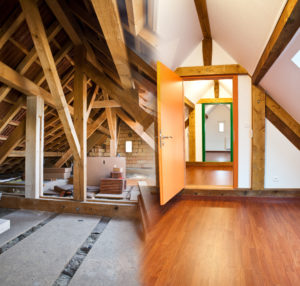 découvrez nos solutions pour aménager vos combles à petit prix : conseils, astuces et bons plans pour transformer votre espace sous les toits sans vous ruiner.