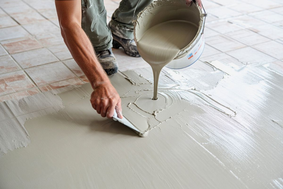 découvrez le coût du béton ciré pour sols : prix au m², facteurs influençant le tarif, conseils pour bien estimer votre budget et réussir votre projet de sol design et durable.