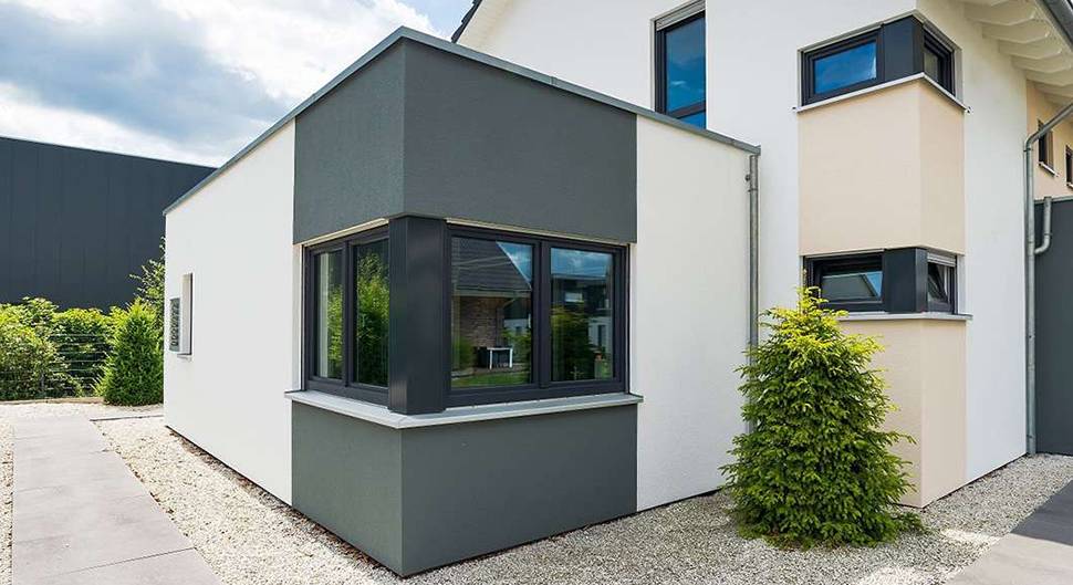 découvrez le coût estimatif d'une extension de maison de 20 m² avec toit plat : prix au mètre carré, facteurs à considérer, étapes du projet et conseils pour optimiser votre budget.
