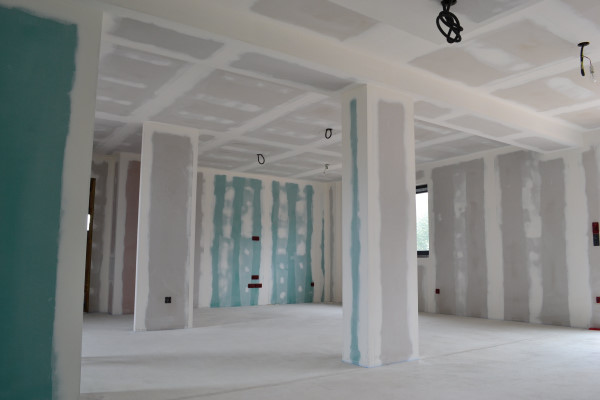 découvrez le coût des plaques de plâtre : estimation des prix, conseils pour bien choisir et astuces pour économiser sur vos travaux d'aménagement intérieur.