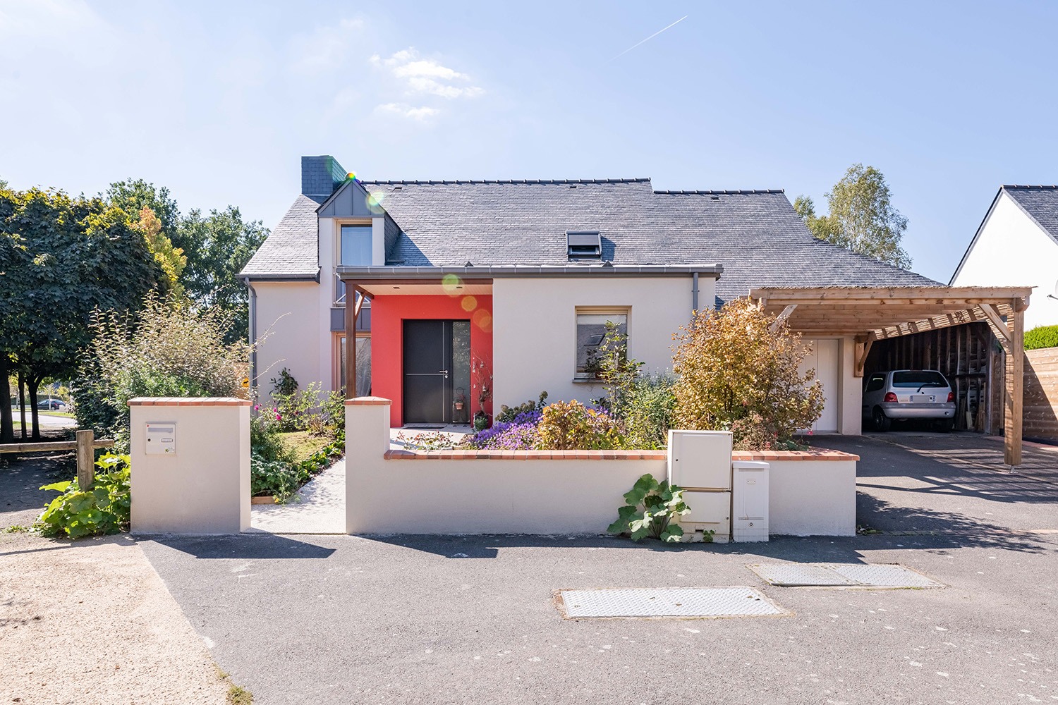 découvrez tout ce qu'il faut savoir sur le coût de la rénovation : estimations des prix, conseils pour maîtriser votre budget, et astuces pour réussir vos travaux en toute sérénité.