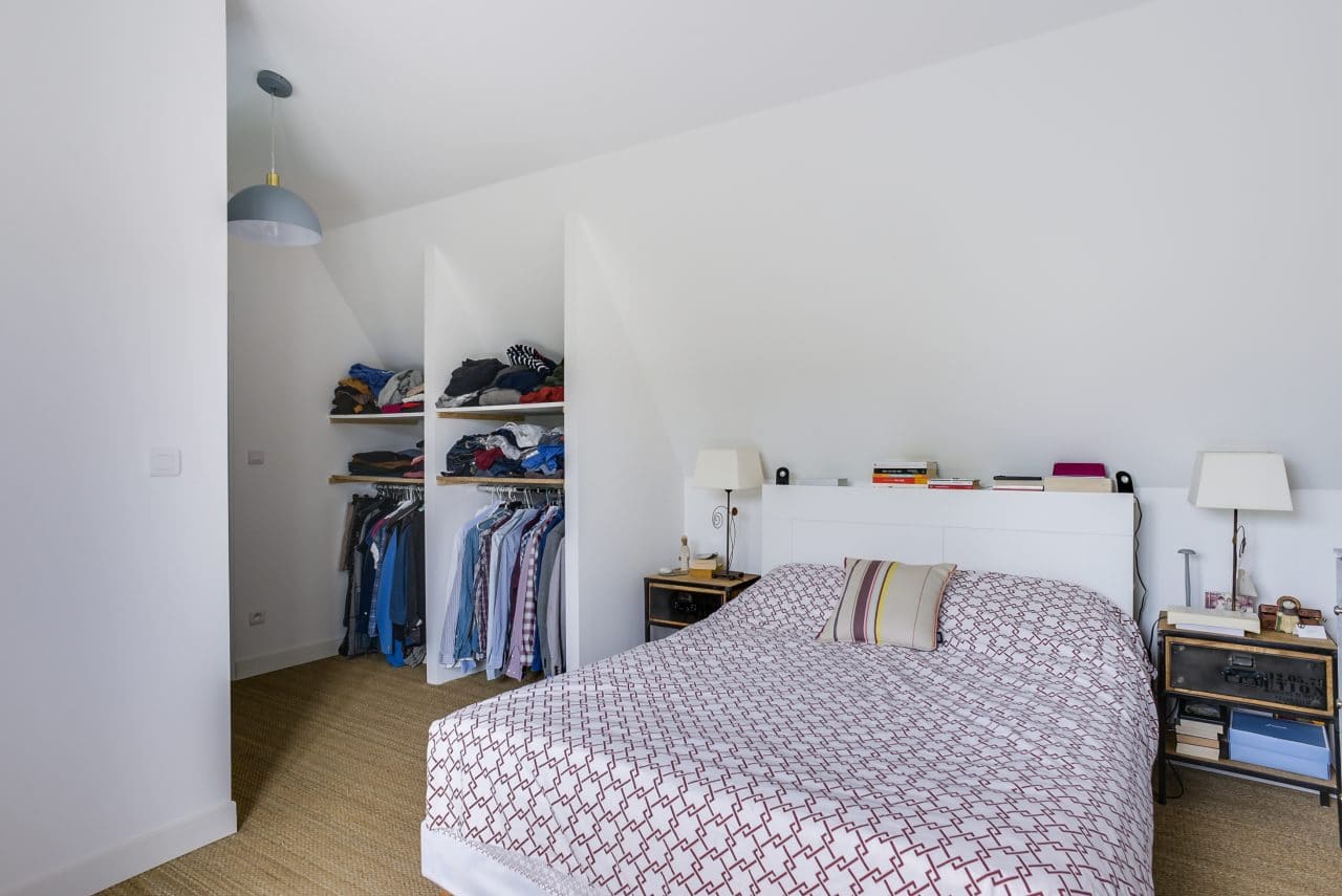 découvrez comment estimer le coût de la rénovation d'une chambre : prix moyens, conseils pour économiser, et étapes clés pour réussir votre projet en toute tranquillité.