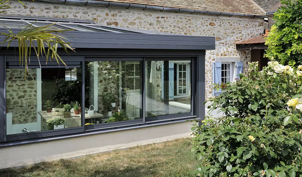 découvrez tout ce qu'il faut savoir sur le coût de la rénovation d'une longère : estimations de prix, facteurs à prendre en compte, conseils pour optimiser votre budget et réussir votre projet de rénovation en toute sérénité.