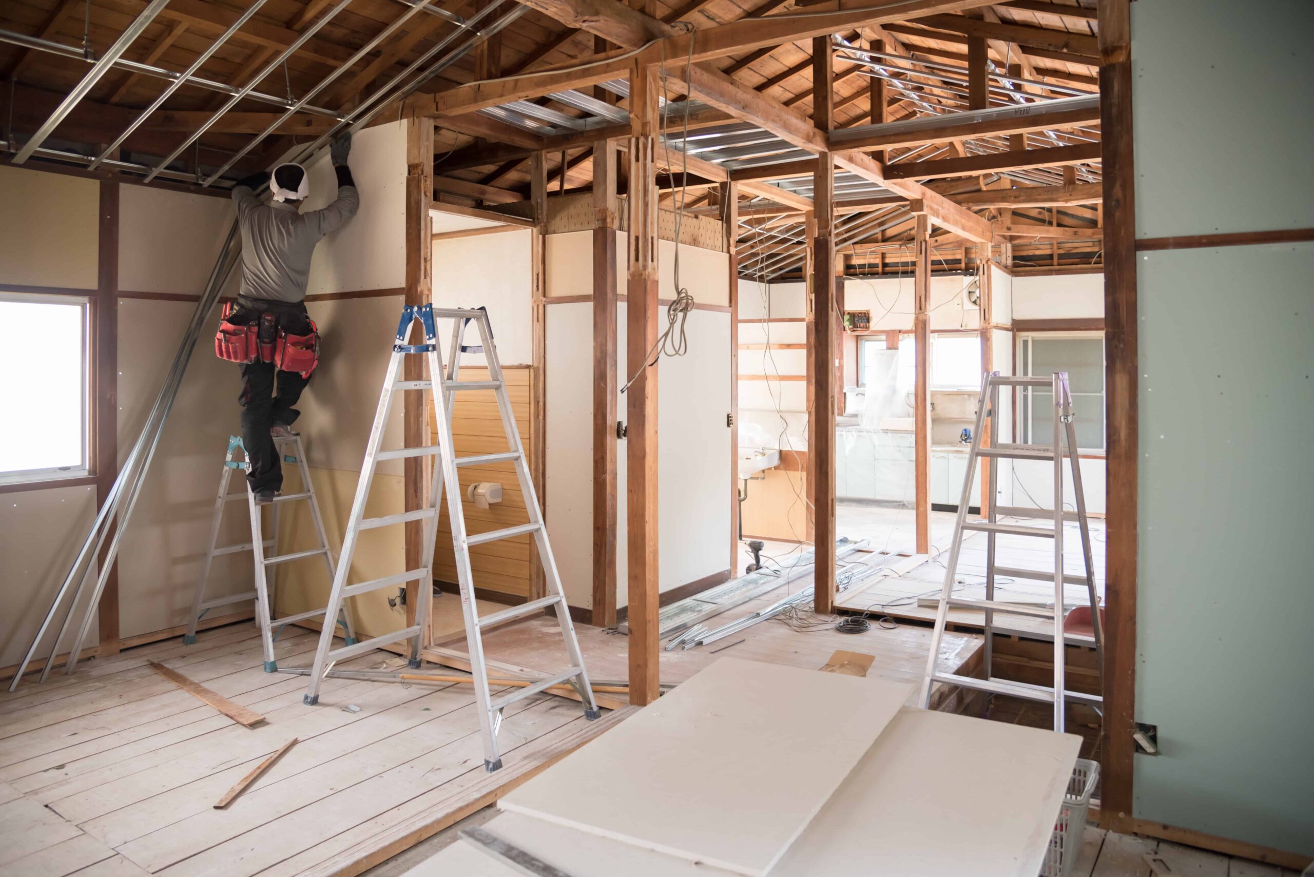 découvrez le coût moyen au m2 pour une rénovation, les facteurs influençant les prix, et des conseils pour estimer votre budget selon le type de travaux à réaliser dans votre logement.