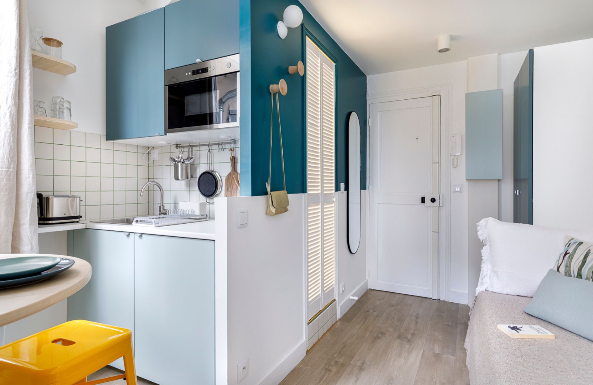 découvrez une estimation détaillée du coût de rénovation d'un studio de 15m2 : prix moyens par poste, conseils pour optimiser votre budget et astuces pour une rénovation réussie.