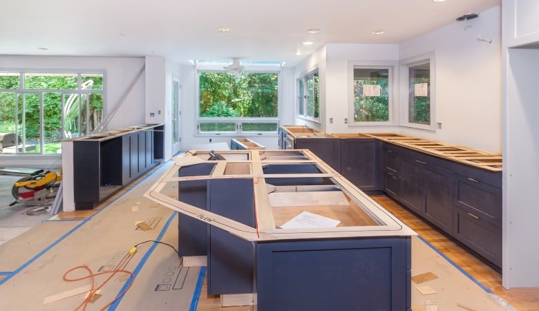 découvrez comment estimer le coût des travaux pour rénover ou aménager votre cuisine : prix moyens, conseils, et astuces pour gérer votre budget sans mauvaises surprises.