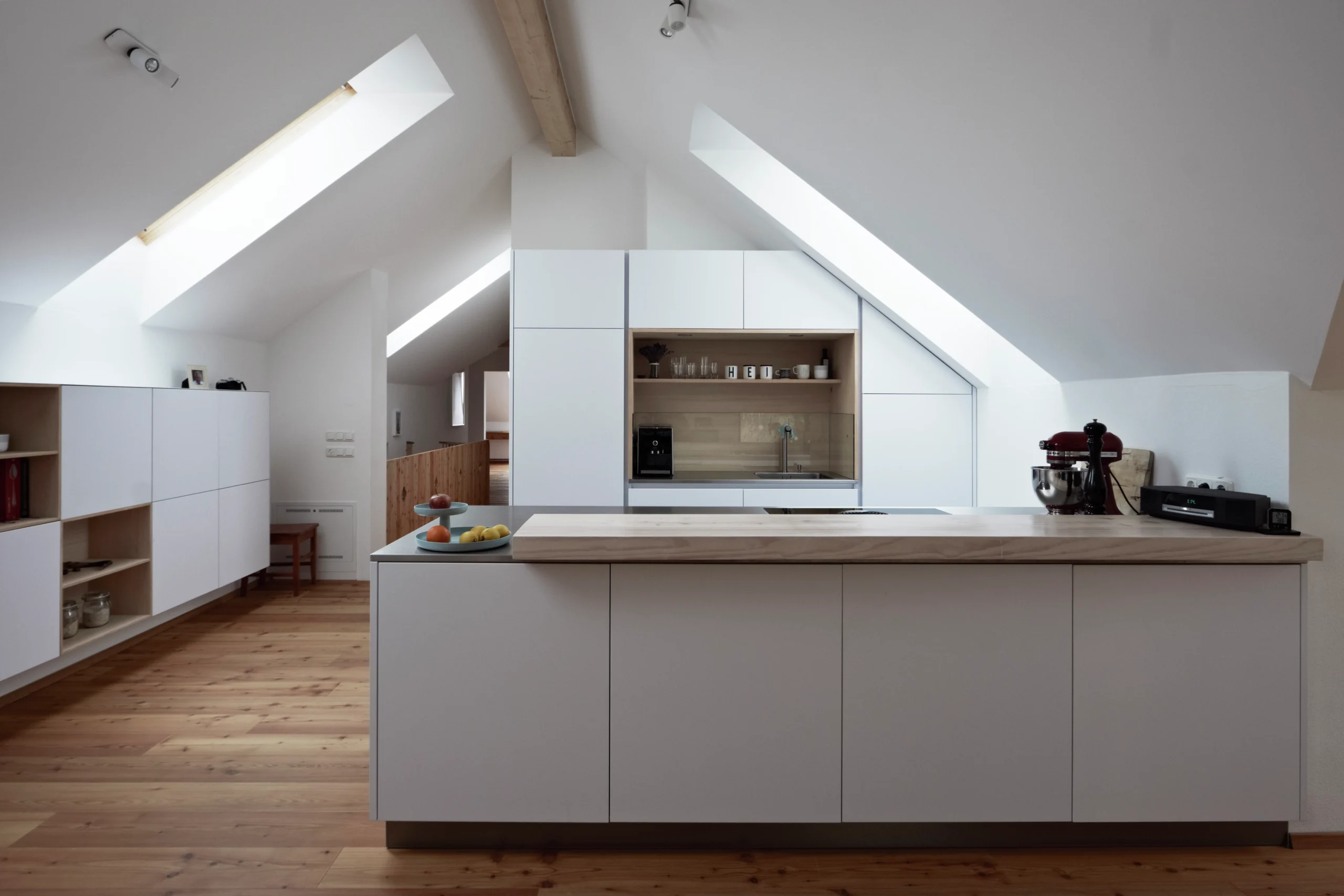 découvrez comment estimer le coût des travaux de rénovation de cuisine : conseils, fourchettes de prix et astuces pour maîtriser votre budget et réussir votre projet.