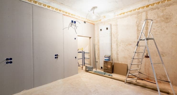 découvrez tout ce qu'il faut savoir sur les coûts de rénovation électrique, des tarifs des électriciens aux critères qui influencent le prix pour rénover l'électricité de votre logement en toute sérénité.