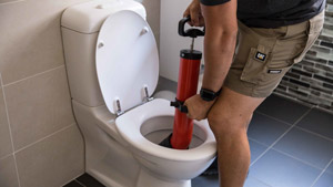 besoin d'un dégorgement urgent de wc à la rochette ? intervention rapide et efficace pour déboucher vos toilettes en toute sécurité. contactez des professionnels disponibles 7j/7.