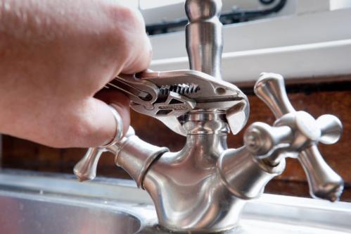 besoin d’un dépannage plomberie à nanterre ? nos artisans interviennent rapidement pour réparer fuites, canalisations ou chauffe-eau. service fiable et intervention 7j/7. devis gratuit !