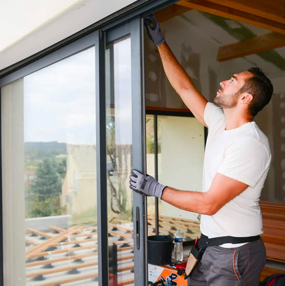 besoin d'un dépannage vitrerie urgent ? intervention rapide 24h/24 pour bris de glace, remplacement de vitres et sécurisation. obtenez un service professionnel et efficace dès maintenant.