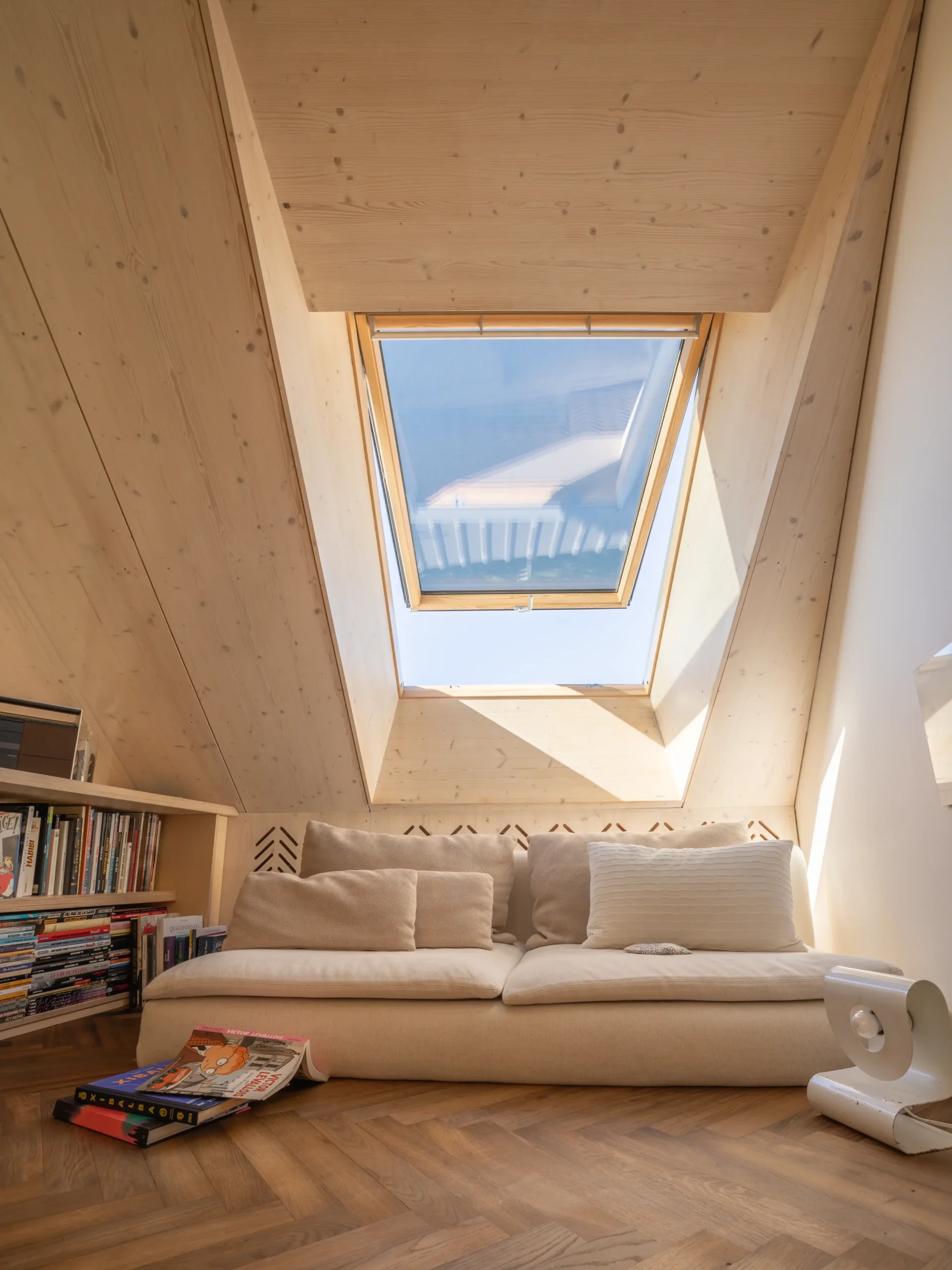 obtenez rapidement un devis précis pour l'aménagement de vos combles et transformez votre espace sous toiture en une pièce à vivre confortable. service rapide et gratuit !