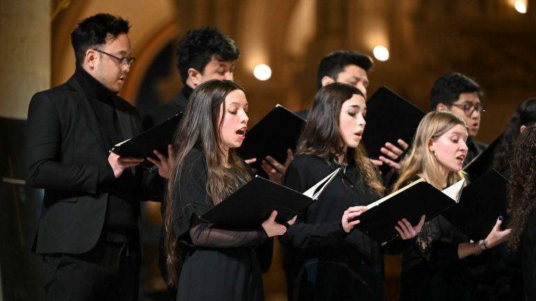 découvrez l'école notre-dame à 1200, un établissement innovant qui intègre la musique au cœur de l'apprentissage. explorez comment notre approche pédagogique stimule la créativité et l'excellence musicale chez les élèves.