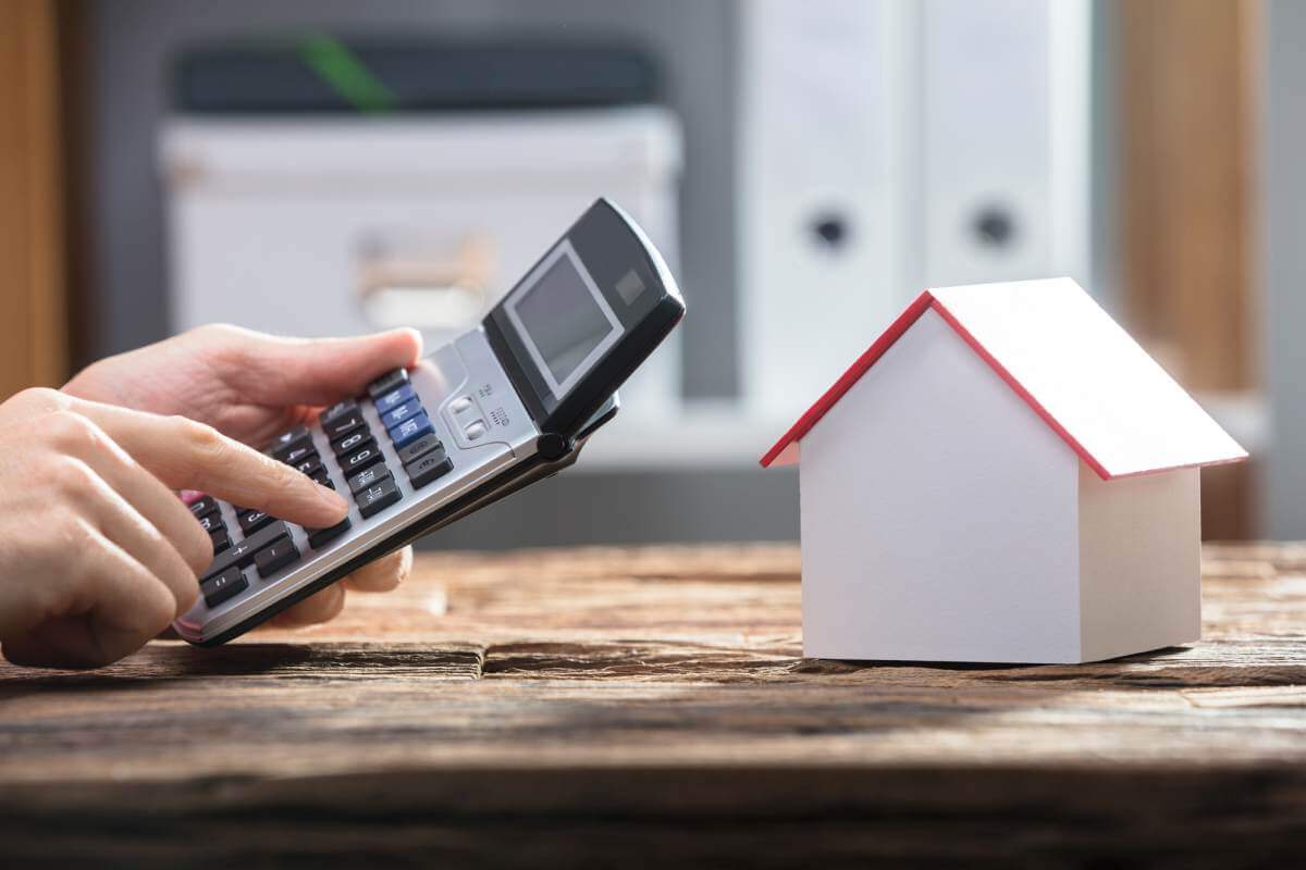 découvrez comment estimer le budget de votre rénovation grâce à nos conseils pratiques : étapes clés, facteurs de coût et astuces pour maîtriser vos dépenses.