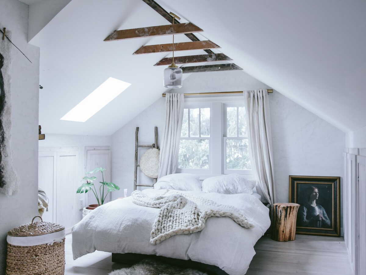 découvrez comment aménager un grenier cosy pour créer un espace chaleureux et confortable. idées déco, astuces d'aménagement et conseils pratiques pour transformer votre grenier en un véritable cocon.