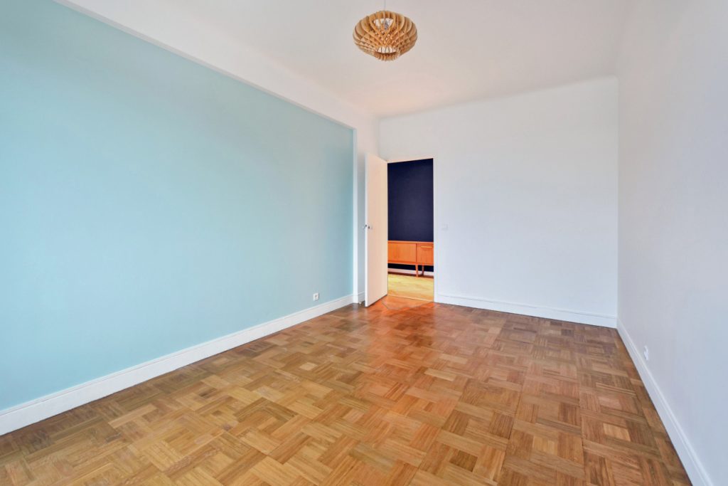 découvrez nos idées et conseils pour choisir la peinture idéale pour une chambre adulte. inspirez-vous de couleurs tendance et d’astuces déco pour créer une ambiance élégante et apaisante dans votre espace de repos.