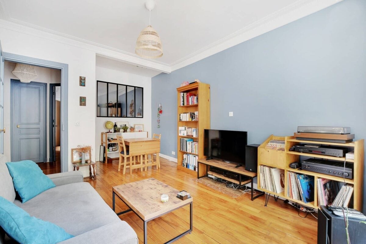 découvrez nos services de peinture intérieure à paris : rénovation, décoration et finitions soignées pour sublimer votre intérieur. devis gratuit, intervention rapide par des peintres professionnels.