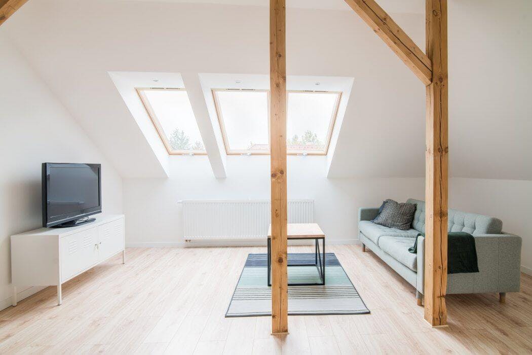 découvrez le prix d’un comble aménageable, les facteurs qui influencent le coût des travaux et nos conseils pour optimiser votre budget d’aménagement de combles.