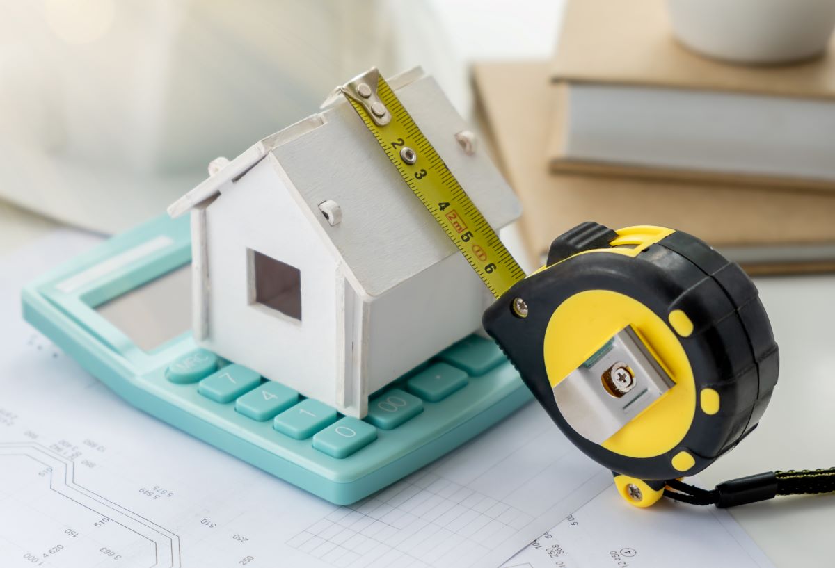 découvrez comment estimer le prix au m² pour vos travaux de rénovation, ainsi que des conseils pour établir un budget réaliste selon l’état de votre bien et le type de rénovation souhaité.
