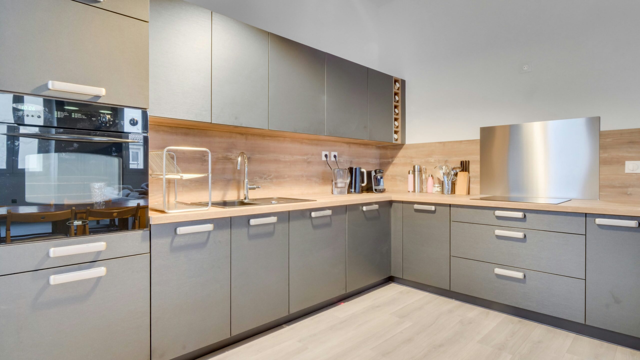 découvrez les prix pour la rénovation d'une cuisine, des estimations de coûts aux conseils pour optimiser votre budget. guide complet pour réussir votre projet de rénovation cuisine en toute sérénité.