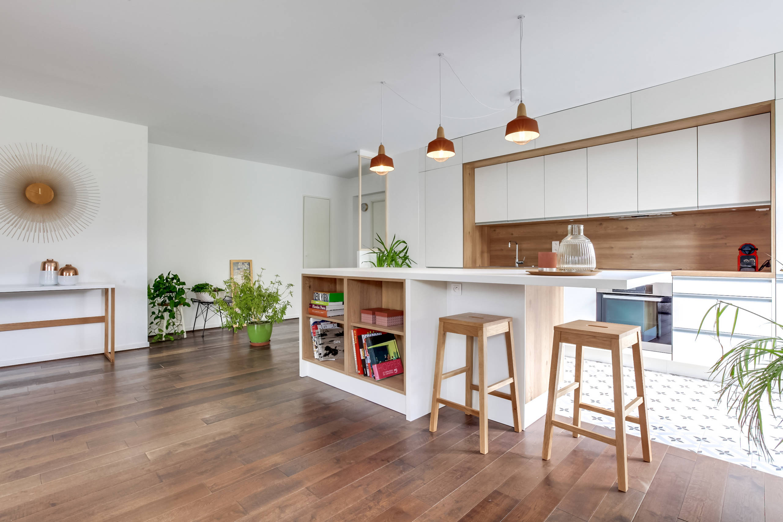 découvrez tout ce qu'il faut savoir sur le prix de la rénovation d'une cuisine : fourchettes de tarifs, facteurs qui influencent le coût, conseils pour optimiser votre budget et réussir votre projet.