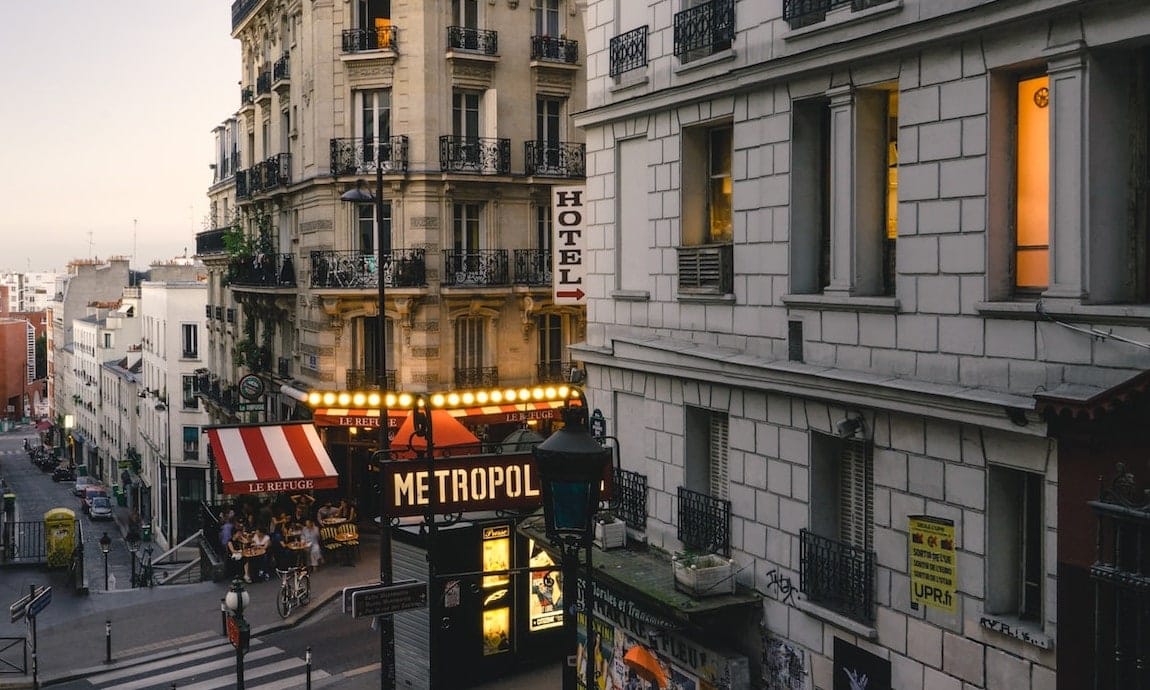confiez le ravalement de façade à paris à des professionnels qualifiés. obtenez un devis gratuit pour rénover, nettoyer et protéger votre façade dans la capitale.