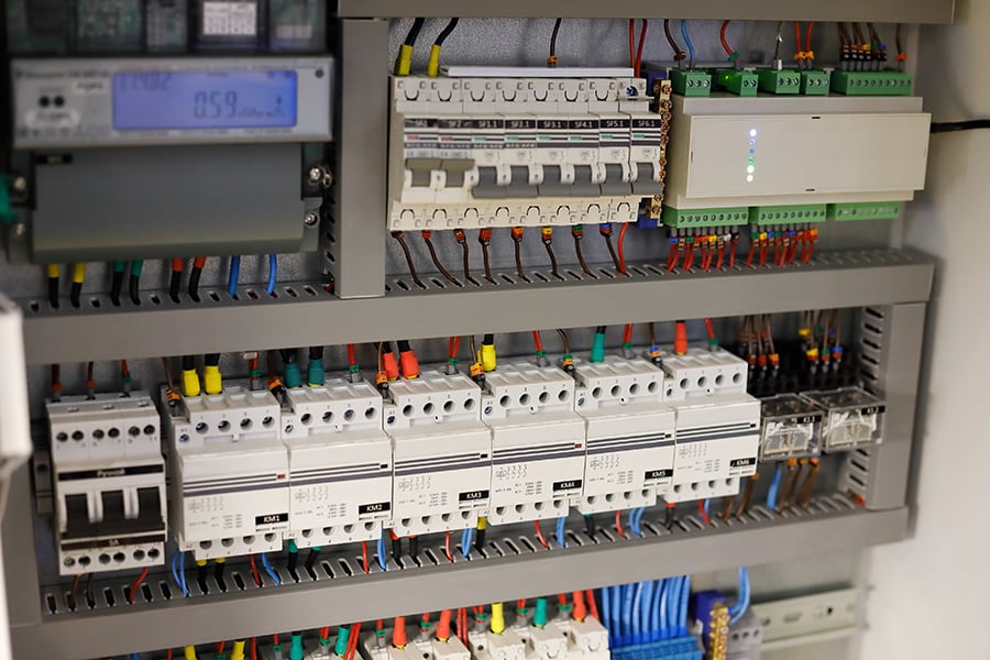 faites remettre votre installation électrique aux normes pour garantir sécurité et conformité. nos électriciens qualifiés interviennent rapidement pour tous vos travaux de mise aux normes.