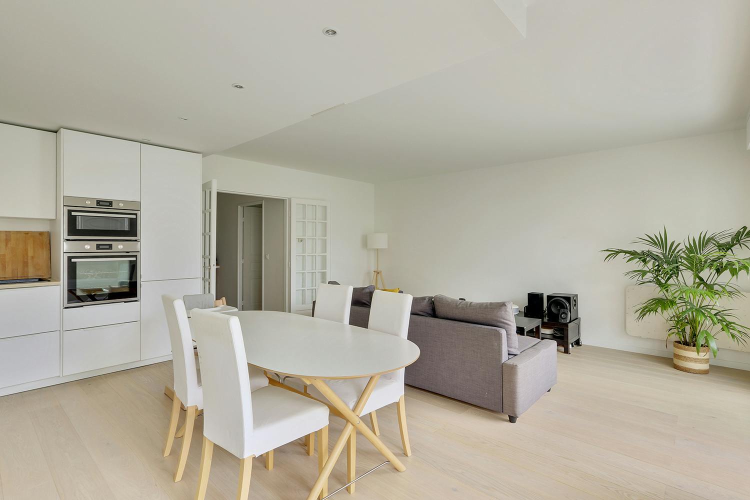 confiez la rénovation de votre appartement à paris 14 à nos experts. bénéficiez de conseils personnalisés, de travaux de qualité et d'un suivi complet pour moderniser et valoriser votre bien.