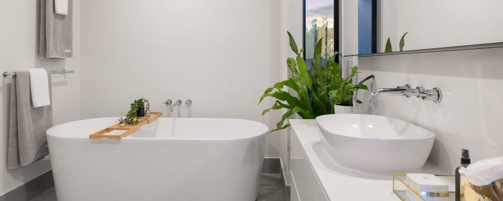 confiez la rénovation de votre baignoire à des professionnels pour lui redonner éclat et confort. solutions rapides et économiques pour une salle de bain comme neuve.