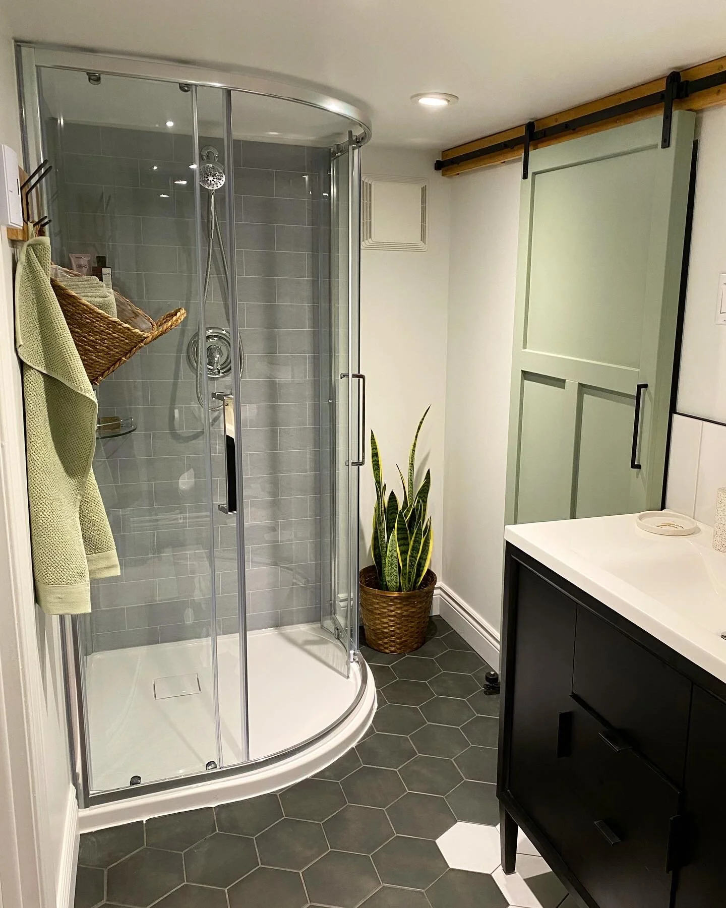 découvrez nos conseils pour rénover votre douche à petit budget. astuces, estimation des coûts et idées pour une rénovation de douche économique et réussie.