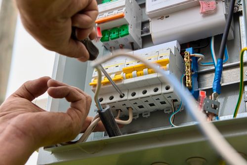 confiez vos travaux à des experts pour une rénovation électrique sécurisée. profitez d'une installation conforme, fiable et adaptée à vos besoins. devis gratuit et conseils personnalisés.