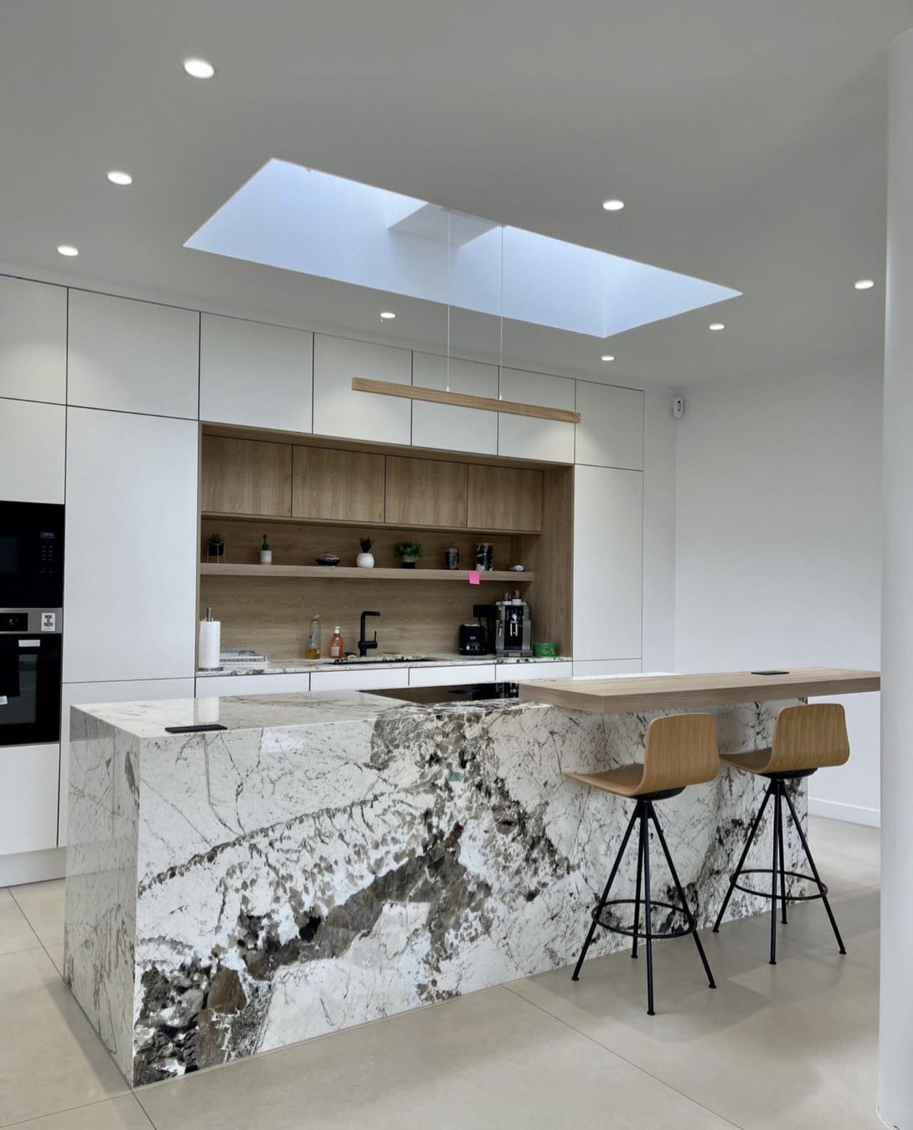 confiez votre projet de rénovation haut de gamme à levallois-perret à des experts. découvrez des prestations sur-mesure, un accompagnement personnalisé et des finitions d’exception pour sublimer votre intérieur.