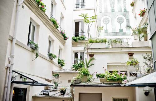 confiez votre projet de rénovation intérieure à paris à nos experts. profitez de conseils personnalisés, de travaux de qualité et d'un accompagnement sur mesure pour transformer votre espace selon vos envies.
