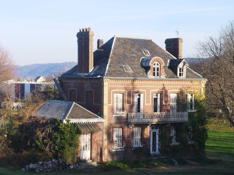 découvrez nos astuces et conseils pour la rénovation d'une maison de maître, ainsi que les prix et solutions adaptées pour transformer votre demeure de caractère.