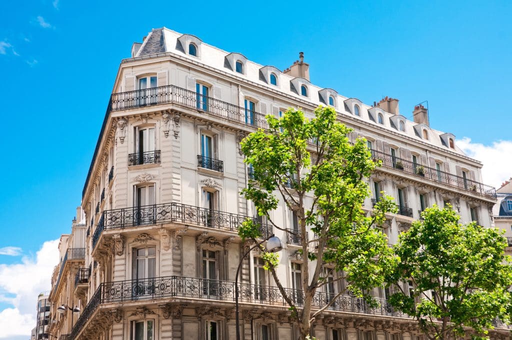 découvrez nos services de rénovation à paris : transformation complète ou partielle de votre appartement, maison ou local professionnel. devis gratuit, travaux sur-mesure et accompagnement de a à z.