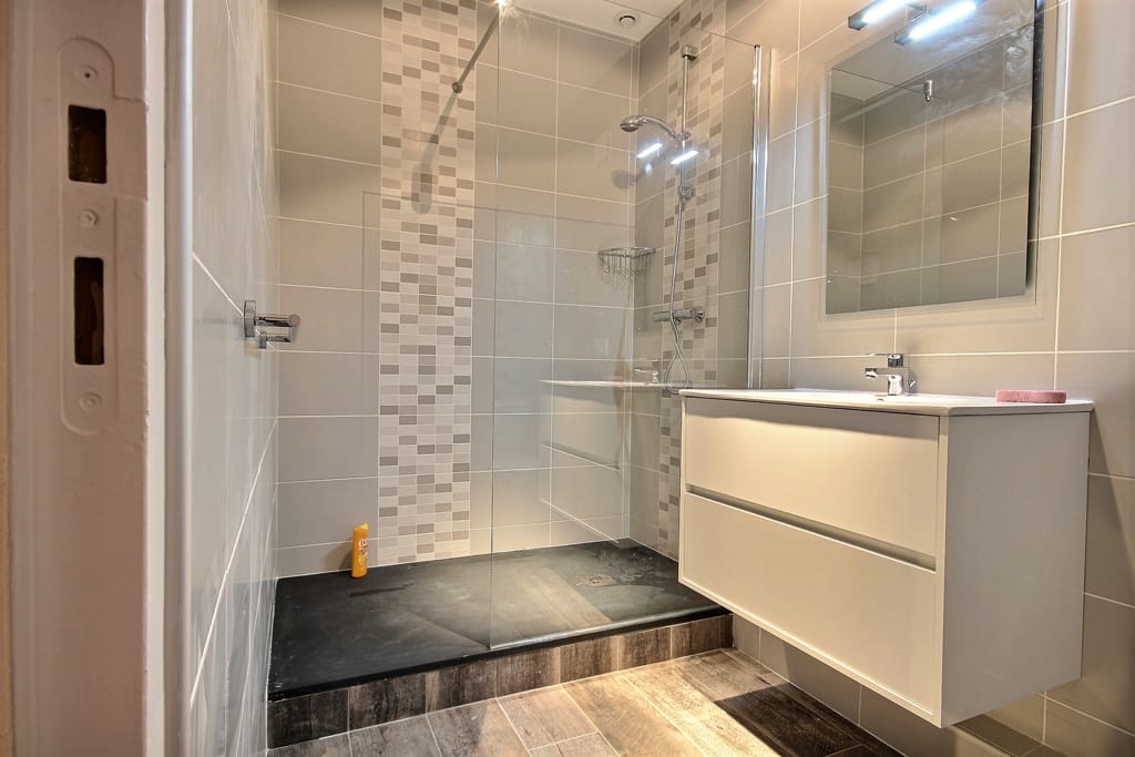 confiez la rénovation de votre salle de bain à des experts : conseils, idées tendance et accompagnement pour moderniser et valoriser votre espace de bain selon votre style et votre budget.